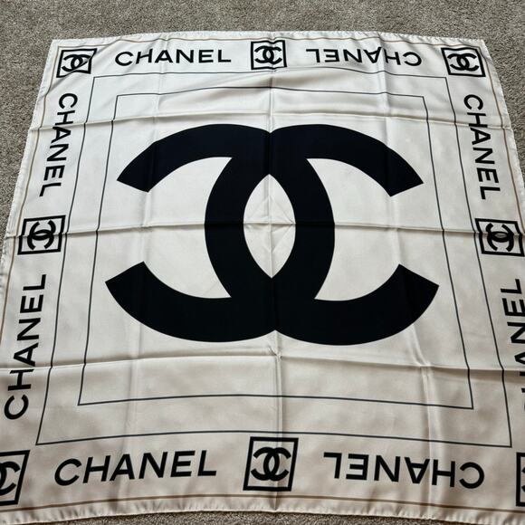 Coco Chanel Silk CC Scarf 100% Authentic Black And White 34 x 34 Square - Picture 1 of 4